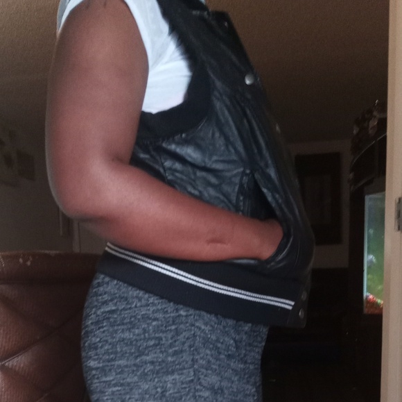 Sleeveless jacket - Picture 6 of 8